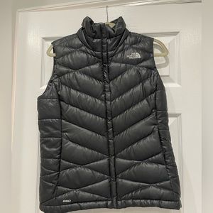 The North Face 550 dark grey vest